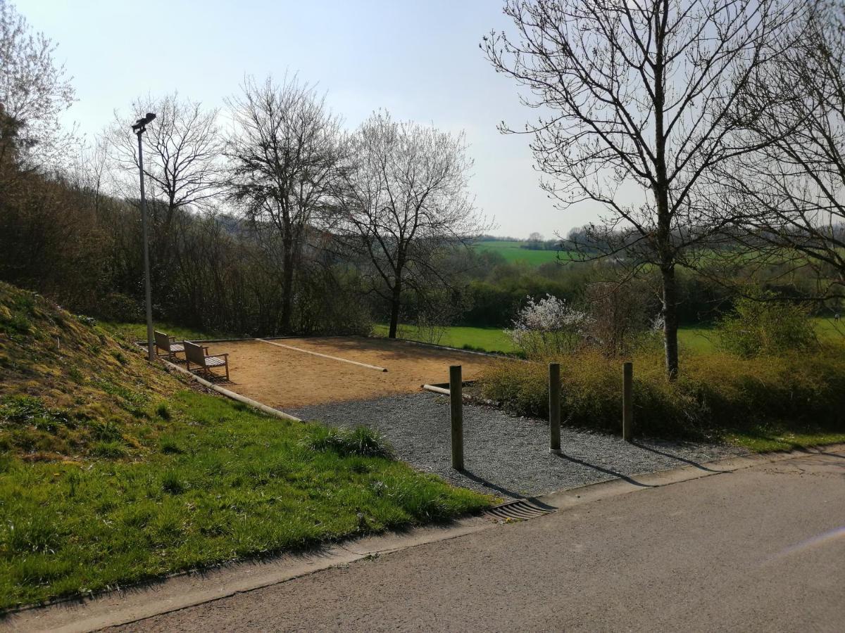 Durbuy, Ses Ruelles Pittoresques Et Sa Gastronomie Buitenkant foto